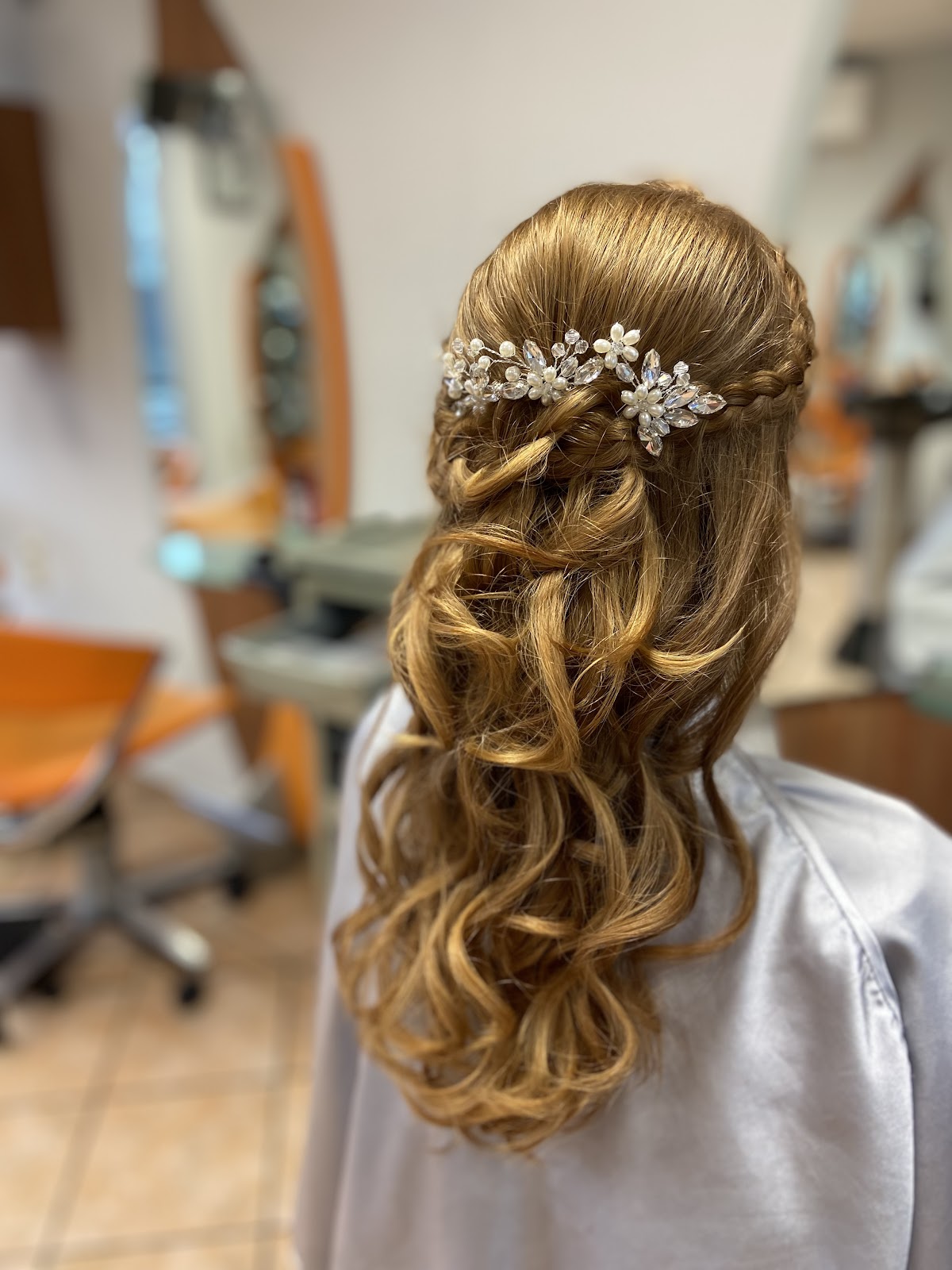 Hochsteckfrisur mit Accessoire