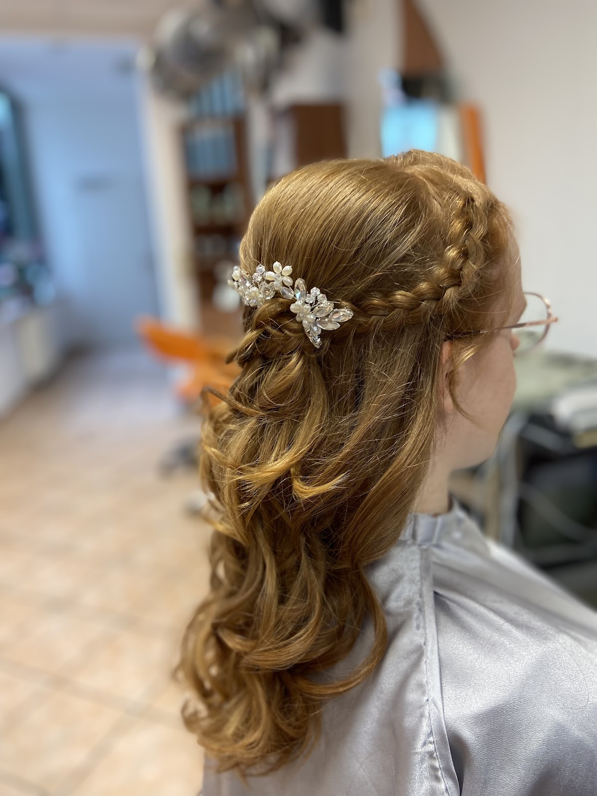 Kupferfarbene Frisur